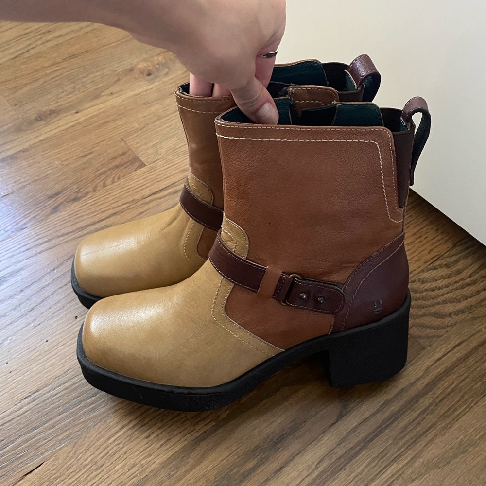 Color lock booties